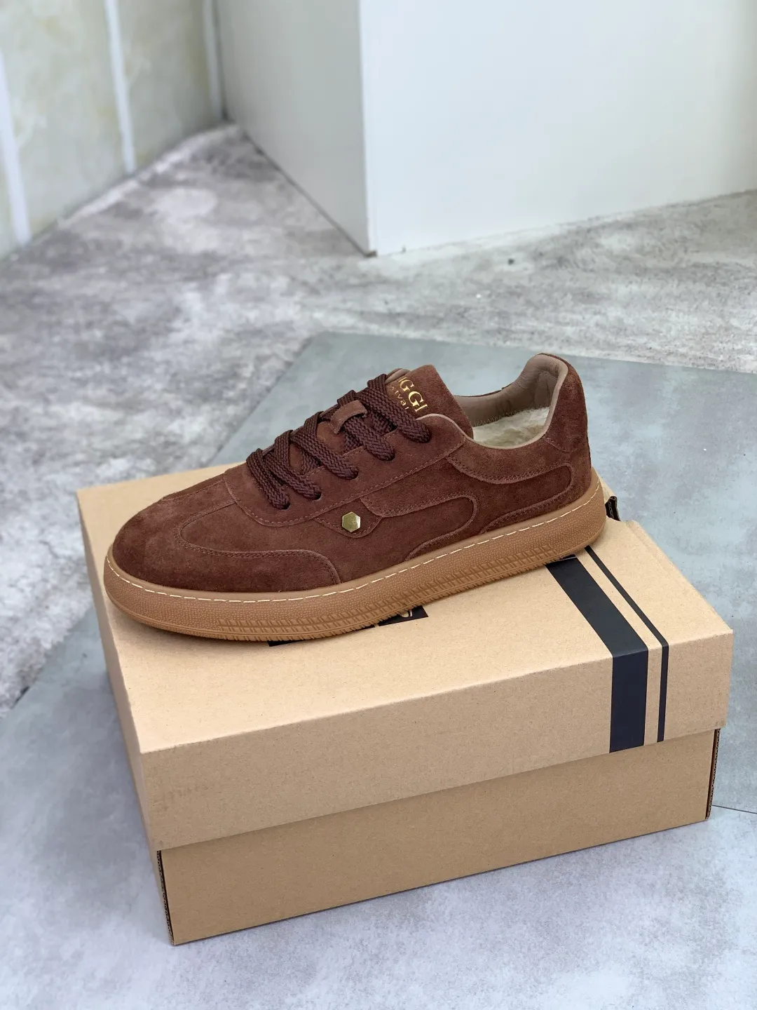 Men's shoes 💰P520 New arrival 🆕🆕🆕 26 new IUGGI men's moral training shoes Winter lace-up low-cut casual men's shoes Outer layer of cowhide, rubber outsole, lining with wool, comfortable and breathable💯 Versatile winter essentials👌 Transform your feet into the brightest "boy"❗️ Size: 39-44 Three colors